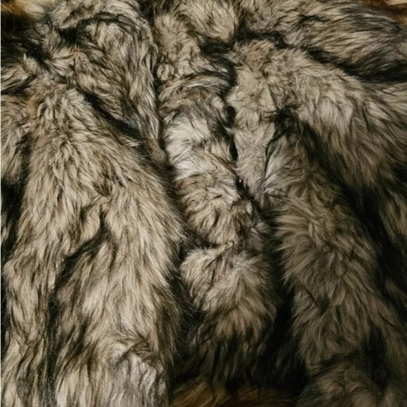 NWT Michael Kors Khaki Large Cropped Coyote Faux Fur Coat - Picture 3 of 8